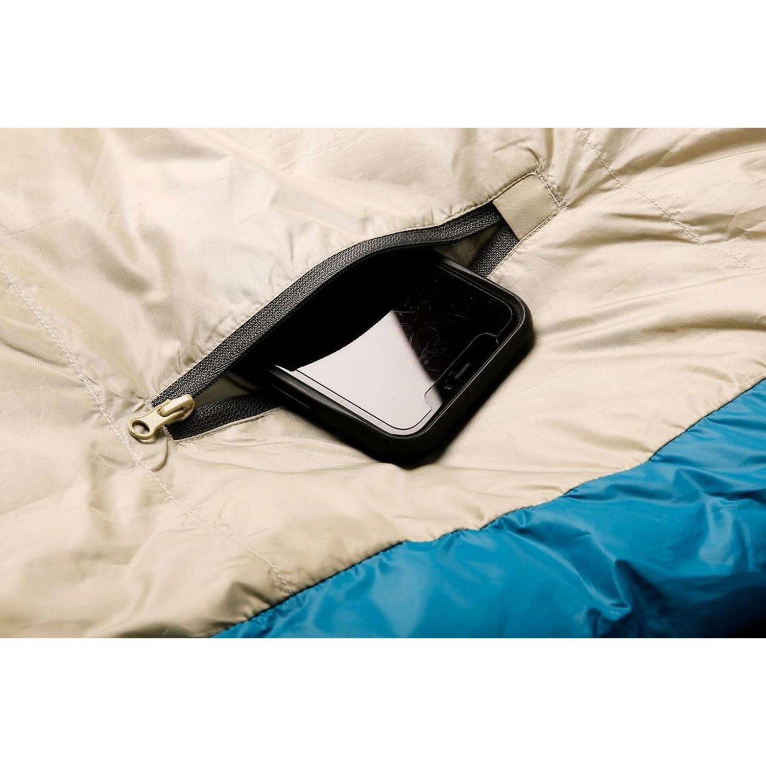 Kelty Cosmic 20 Degree 550 Down Sleeping Bag 6 Kelty Cosmic 20 Degree 550 Down Sleeping Bag - Image 4