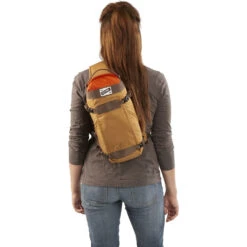 Kelty Spur 9L Sling Pack | Canyon Brown 21 Kelty Spur 9L Sling Pack | Canyon Brown -Kelty KL17 Spur CanyonBrown onbodyback2