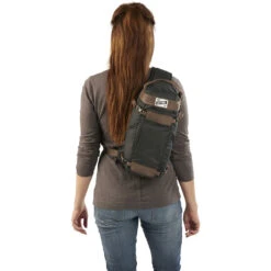 Kelty Spur 9L Sling Pack | Black Geo-Heather 19 Kelty Spur 9L Sling Pack | Black Geo-Heather -Kelty KL17 Spur geoheather onbodyback3