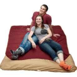 Kelty Shindig Blanket | Canyon Brown/Garnet Red/Lava 20 Kelty Shindig Blanket | Canyon Brown/Garnet Red/Lava -Kelty ShindigBlanket canyonBrn lava feature4 KL17